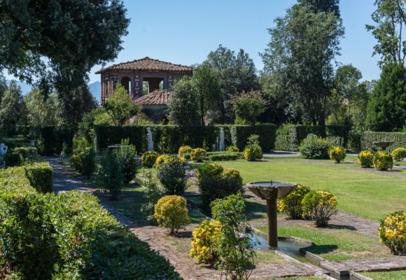 Giardino Spagnolo e edificio - Villa Marlia