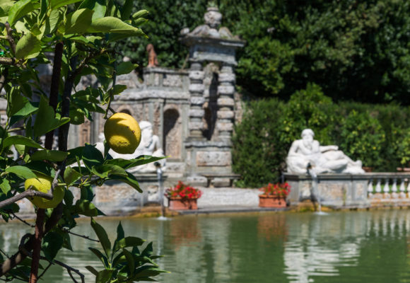 Giardino dei Limoni, sullo sfondo statua del fiume Arno - pgmedia.it