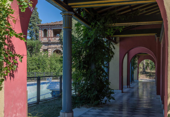 Porticato, piscina di Villa Reale di Marlia