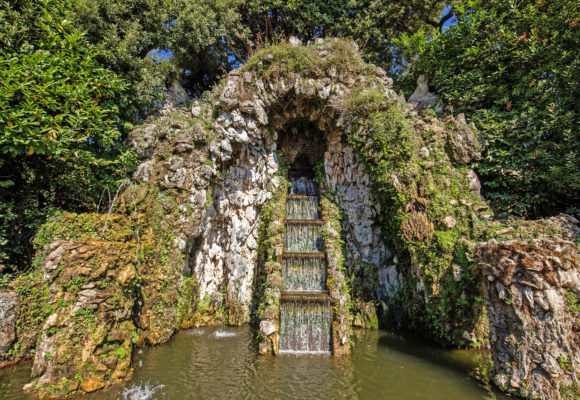 La cascata di roccia del Teatro d'Acqua - Foto di Vincenzo Tambasco