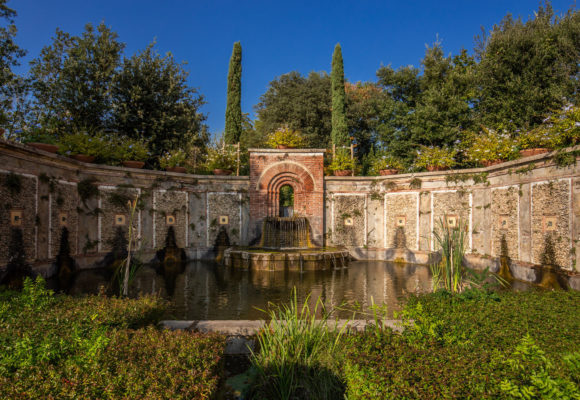 Fontana e laghetto del Giardino Spagnolo Villa Reale di Marlia - Foto di Vincenzo Tambasco