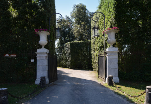 I vasi all'Ingresso Parco di Villa Reale